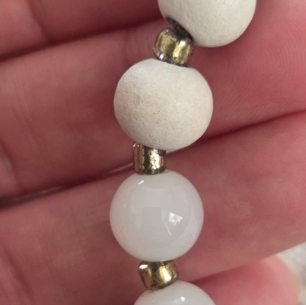 🎀Mala White Agata And Wood Beaded Necklace with Tassel🎀 - Picture 6 of 6